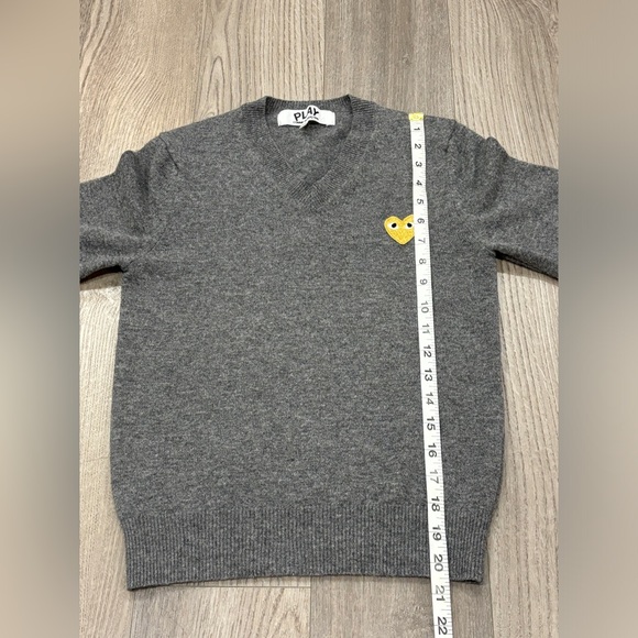 SOLD- Comme des Garcons Wool Sweater V-Neck Gold Heart CDG Play Heart Women’s XS - Picture 6 of 16